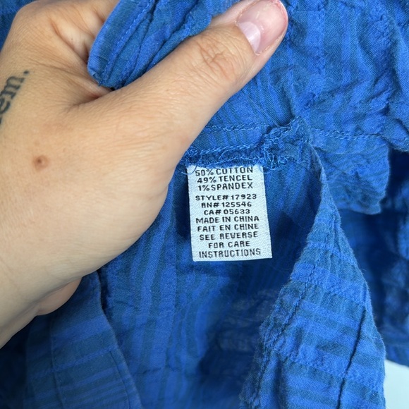 Habitat Women's Blue Button-Up Top - Picture 3 of 3